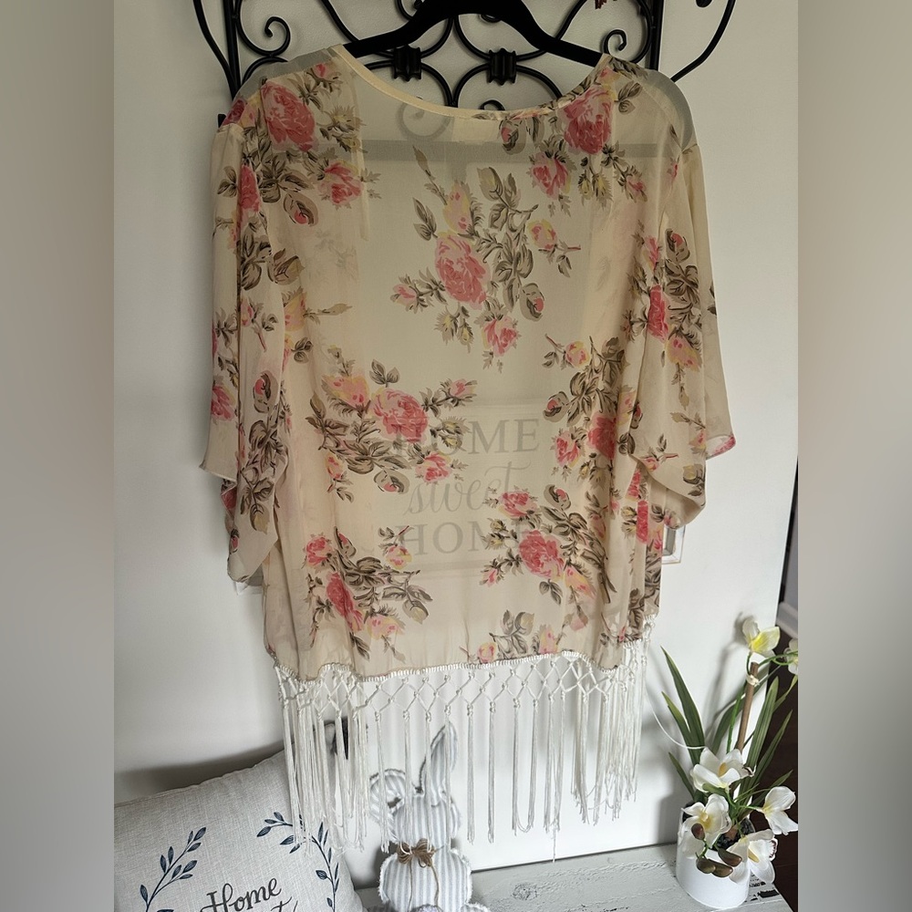 La Hearts Floral Boho Kimono with fringe one size - Picture 5 of 6